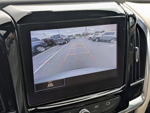 Used 2023 Chevrolet Traverse LT FWD image 24