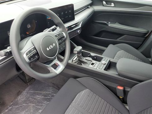 New 2025 Kia K5 LXS image 6