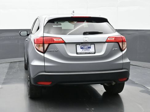 Used 2018 Honda HR-V EX image 2