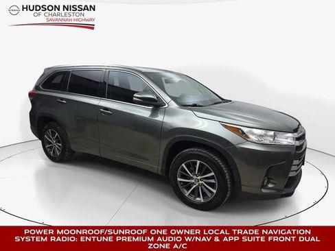 Used 2017 Toyota Highlander XLE FWD image 1