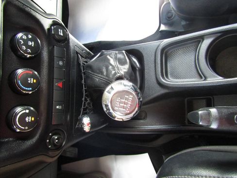 Used 2016 Jeep Wrangler Unlimited Rubicon AWD/4WD image 13