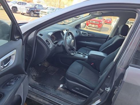Used 2018 Nissan Pathfinder SV w/ SV Tech Package image 14