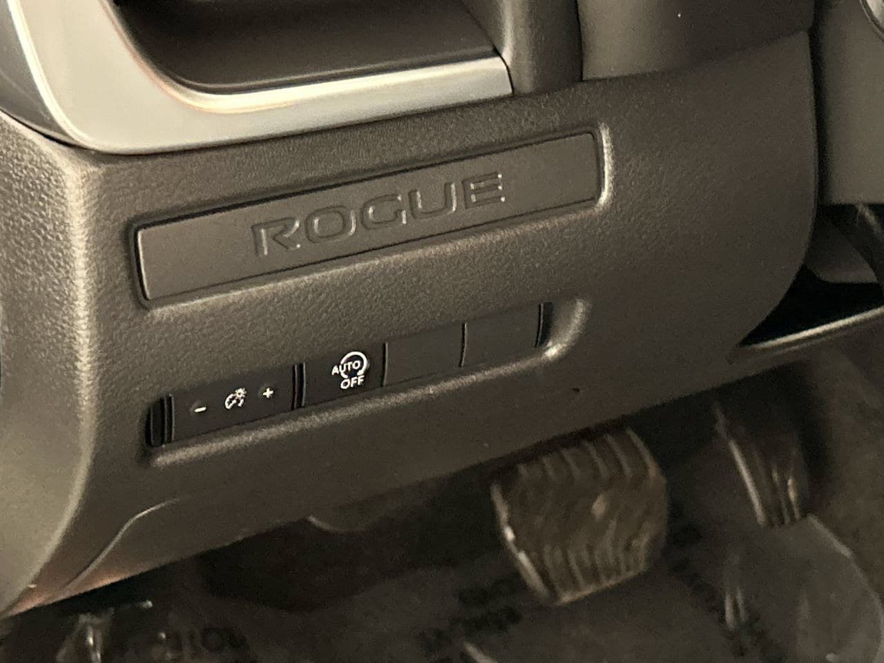 Used 2024 Nissan Rogue S FWD image 13