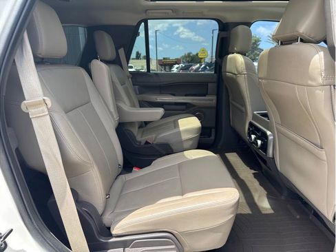 Used 2020 Ford Expedition XLT w/ Equipment Group 202A AWD/4WD image 39