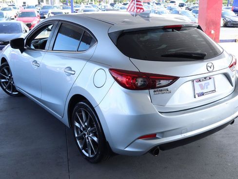 Used 2018 MAZDA MAZDA3 Touring FWD image 7