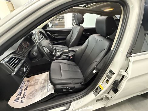 Used 2014 BMW 320i xDrive Sedan AWD/4WD image 12
