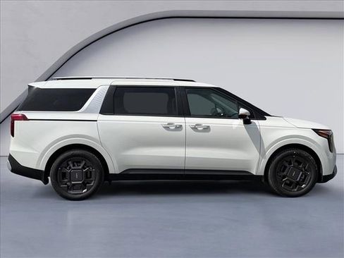 New 2026 Kia Carnival EX FWD image 6