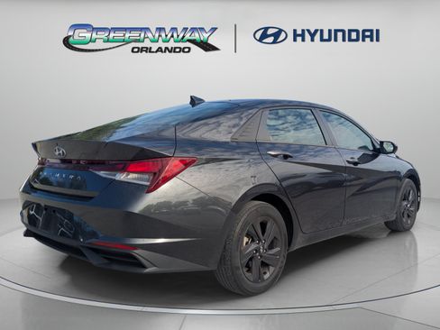 Used 2022 Hyundai Elantra SEL FWD image 8