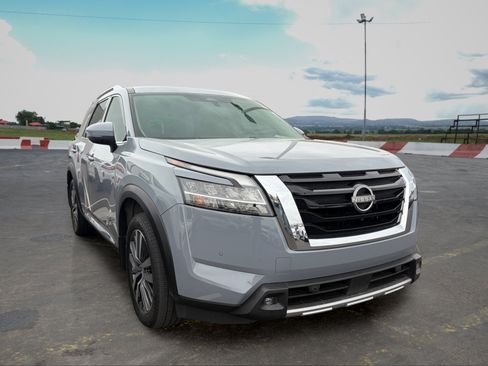 Used 2022 Nissan Pathfinder Platinum w/ Cargo Package FWD image 2