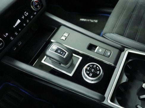 Used 2024 Mitsubishi Outlander 4WD Plug-In Hybrid image 16