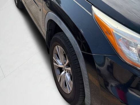 Used 2016 Toyota Highlander Plus FWD image 6