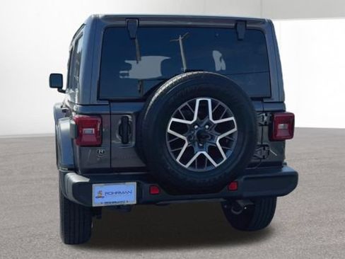 Used 2025 Jeep Wrangler Unlimited Sahara AWD/4WD image 8
