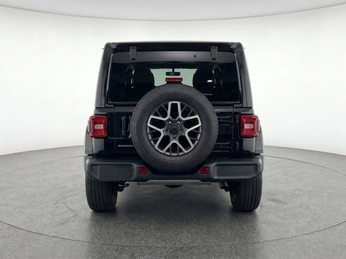 Used 2025 Jeep Wrangler Sahara image 7