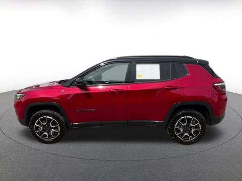 Used 2025 Jeep Compass Trailhawk AWD/4WD image 9