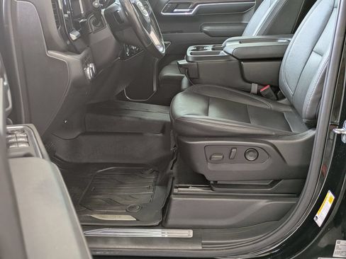 Used 2022 GMC Sierra 1500 SLT w/ X31 Off-Road Package AWD/4WD image 7