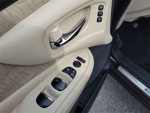 Used 2020 Nissan Murano SL w/ Moonroof Package image 9