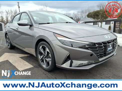 Used 2023 Hyundai Elantra Limited image 1