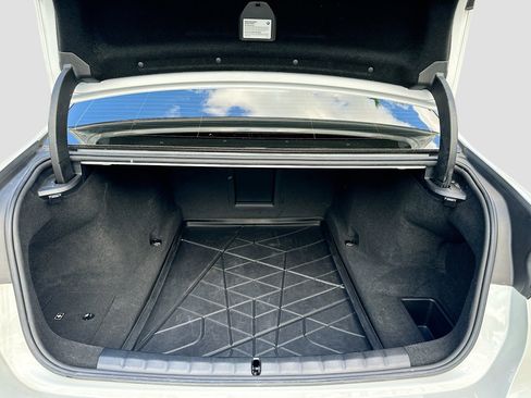 Used 2024 BMW 760i xDrive image 29