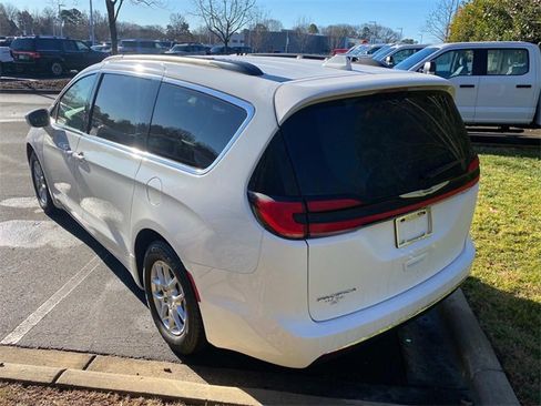 Used 2022 Chrysler Pacifica Touring-L image 28