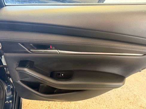 Used 2021 MAZDA MAZDA3 s image 24