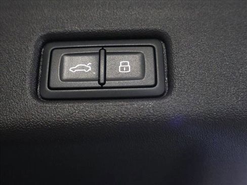 Used 2025 Audi Q5 Premium w/ Convenience Package AWD/4WD image 7