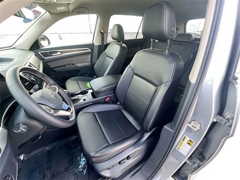 Used 2023 Volkswagen Atlas SE image 9