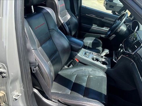Used 2019 Jeep Grand Cherokee Trailhawk w/ Trailhawk Luxury Group AWD/4WD image 5
