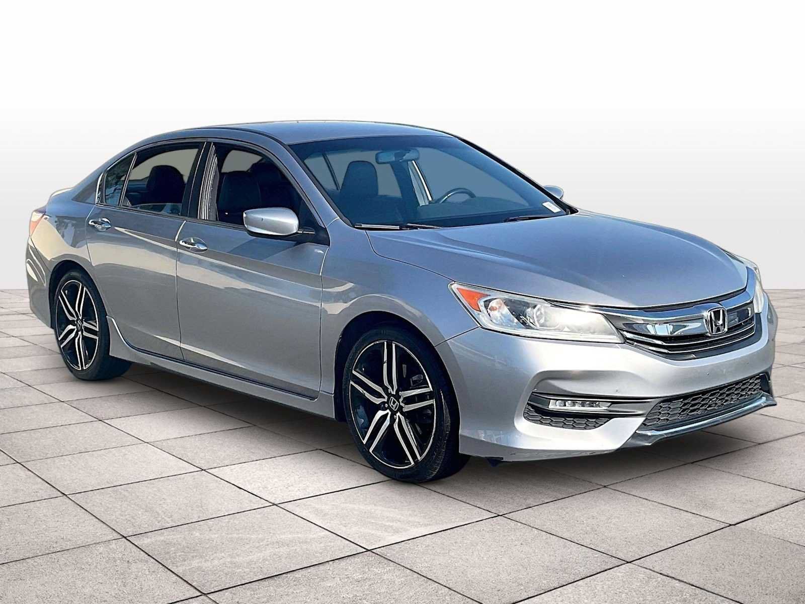 Used 2017 Honda Accord Sport image 2
