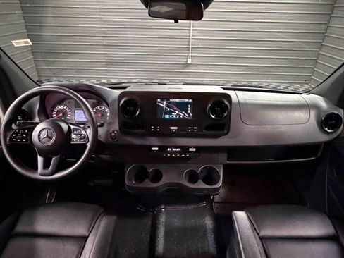 Used 2020 Mercedes-Benz Sprinter 2500 image 15