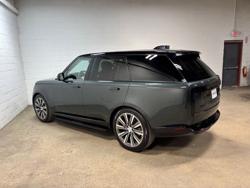 Used 2023 Land Rover Range Rover SE AWD/4WD image 10