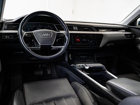 Used 2021 Audi e-tron Prestige w/ Prestige Package image 4