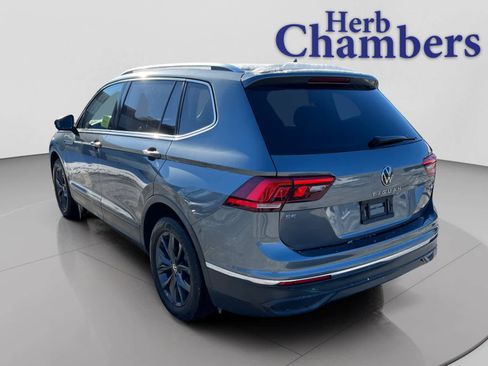 Used 2022 Volkswagen Tiguan SE image 3