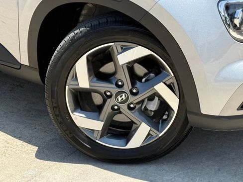 Used 2025 Hyundai Venue SEL FWD image 2