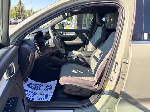 Used 2024 Volvo XC40 B5 Core AWD/4WD image 22