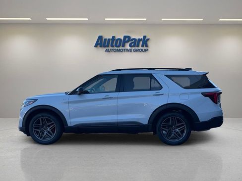 New 2026 Ford Explorer ST-Line w/ ST-Line Street Pack AWD/4WD image 4
