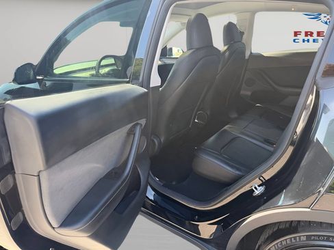 Used 2023 Tesla Model Y Performance AWD/4WD image 22