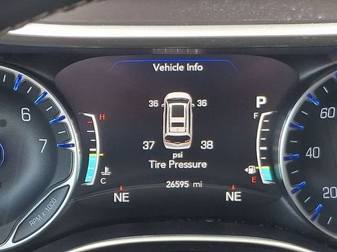 Used 2022 Chrysler Pacifica Touring-L AWD/4WD image 25