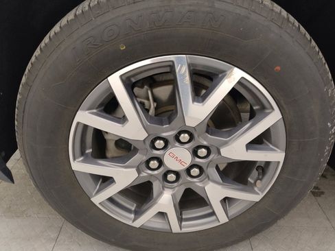 Used 2023 GMC Acadia SLT image 31