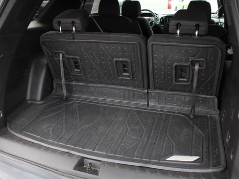 Used 2023 Chevrolet Traverse LT image 8