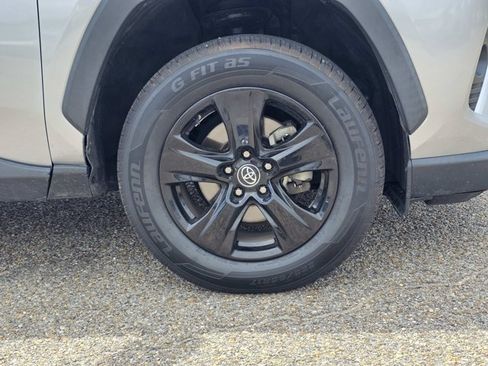 Used 2021 Toyota RAV4 XLE FWD image 6