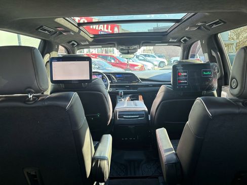 Used 2023 Cadillac Escalade Sport Platinum w/ LPO, ONYX Package AWD/4WD image 18