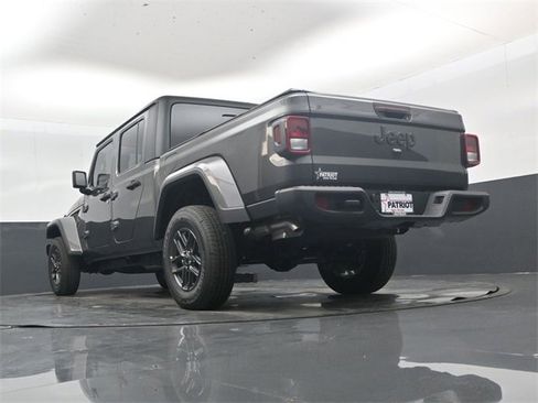 New 2025 Jeep Gladiator Sport image 39