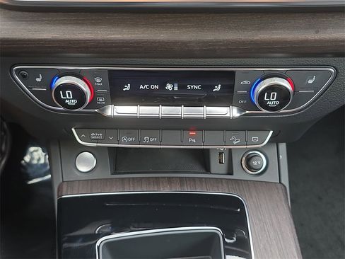 Used 2023 Audi Q5 2.0T Premium w/ Convenience Package image 23