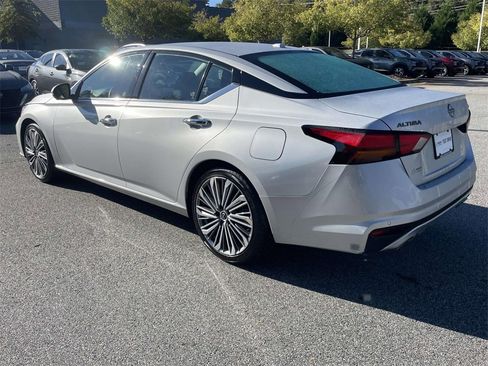 Used 2023 Nissan Altima 2.5 SL image 3