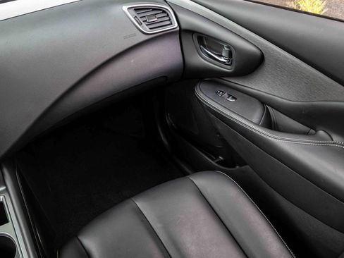 Certified 2024 Nissan Murano SV w/ SV Midnight Edition Package image 17