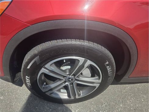 Used 2017 Mercedes-Benz GLC 300 4MATIC image 11