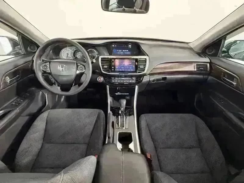 Used 2017 Honda Accord EX image 18