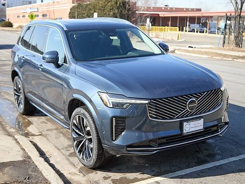 New 2026 Volvo XC90 B5 Plus w/ Protection Package image 4