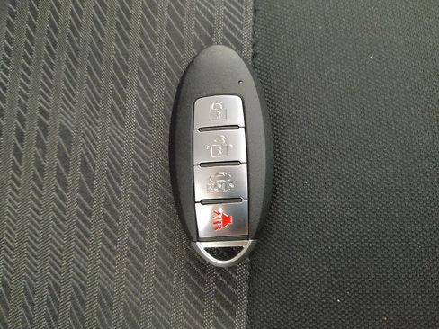 Used 2021 Nissan Versa SV FWD image 32