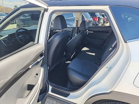 Used 2024 Kia Seltos X-Line AWD/4WD image 11